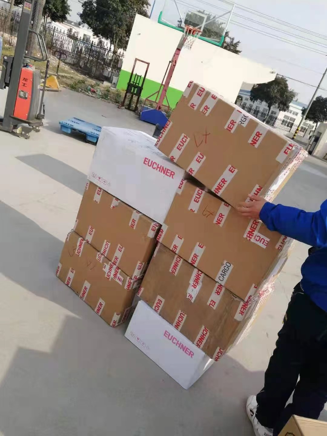 我司倉(cāng)庫(kù)迎來一批安士能EUCHNER安全開關(guān)